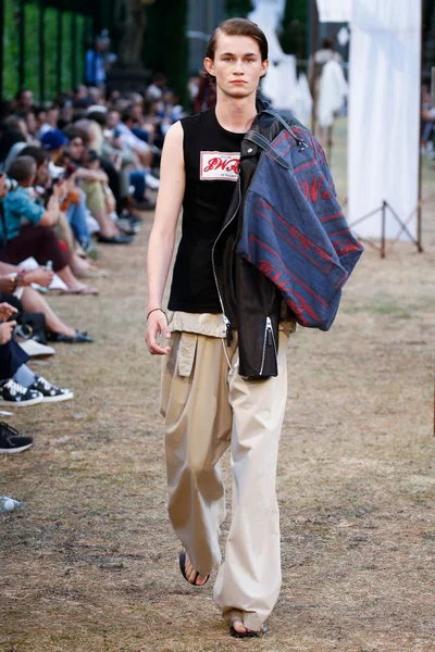Look 4